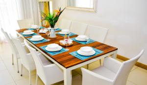 Posezení v ubytování Cap Ouest Beachfront Residences