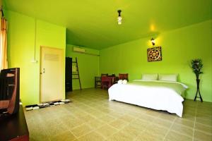 Uma cama ou camas num quarto em PP Red Tuna Hut