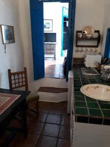 Kuchyňa alebo kuchynka v ubytovaní Guesthouse La Tienda Cómpeta 21b
