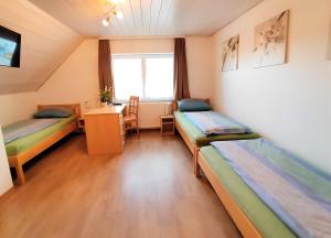 Postel nebo postele na pokoji v ubytování BodenSEE Haus am Geissbock