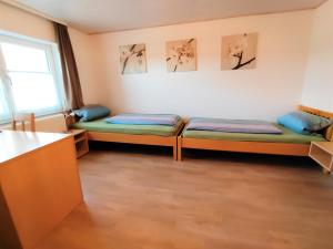 Postel nebo postele na pokoji v ubytování BodenSEE Haus am Geissbock