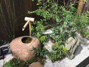 Ein Garten an der Unterkunft 谷町君Hotel 松竹雲 京都四条烏丸