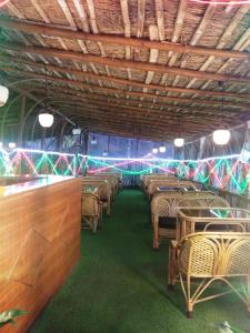 Hotel Nature's View餐厅或其他用餐的地方