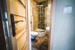Kúpeľňa v ubytovaní Pokoje i Apartamenty Nad Potokiem + 37 fotografií