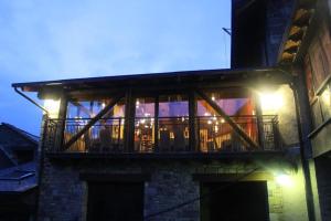 A balcony or terrace at Hotel Ca de Graus