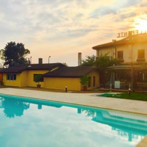 Bazén v ubytování Park Hotel Elefante nebo v jeho okolí