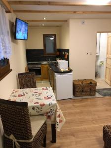 a living room with a table and a kitchen at Glückliche Elfen in Sankt Kathrein am Hauenstein