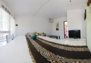 Una televisión o centro de entretenimiento en Casabosque Apartamentos