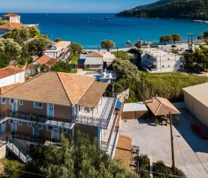 an aerial view of a town with houses and the ocean at Bratis Apartments in Keri