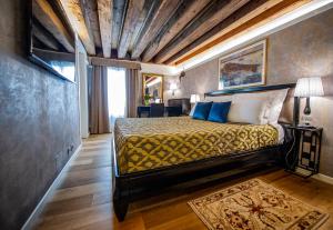 a bedroom with a large bed in a room at EGO' Residence Venice in Venice