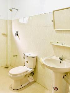 Kylpyhuone majoituspaikassa DANDELION - Unawatuna