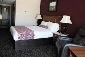 a hotel room with two beds and a lamp at Royal Anne Hotel in Kelowna