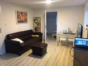 TV a/nebo společenská místnost v ubytování Apartamenty Parkowa