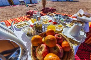 Jídlo v luxury tent nebo okolí + 32 fotografií