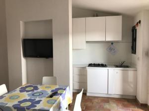 A kitchen or kitchenette at Li Frati Biancheddi Még 6 kép