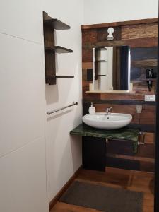 Kamar mandi di B&B Domus Enna