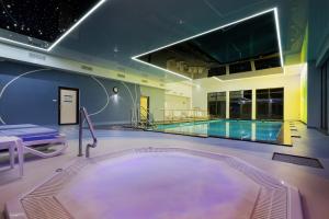 Bazén v ubytovaní Gryf Resort Międzywodzie alebo v jeho blízkosti