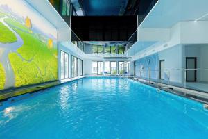 Bazén v ubytovaní Gryf Resort Międzywodzie alebo v jeho blízkosti