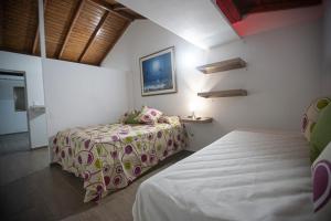 a bedroom with two beds in a room at West House Lusitania in San Andrés