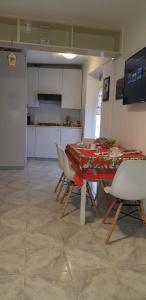 Kuchyňa alebo kuchynka v ubytovaní ControVento Apartament II