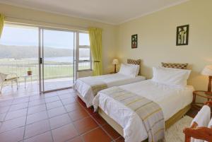 Katil atau katil-katil dalam bilik di Wilderness Lake View Self-Catering