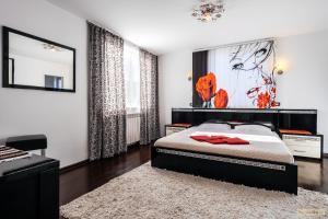 a bedroom with a bed and a mirror at Sweet Home Bucovina- Baza perfecta pentru explorarea Bucovinei in Frasin