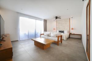 TV a/nebo společenská místnost v ubytování Hotel Blanco Tulum Adults Only