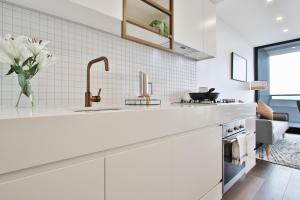 Kuchyň nebo kuchyňský kout v ubytování Domi Serviced Apartments