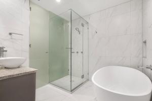 Vannituba majutusasutuses Mirra Chana Beachfront Apartments Mooloolaba