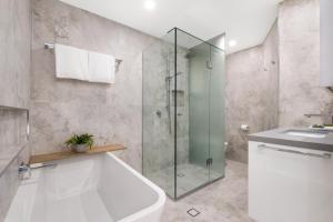 Vannituba majutusasutuses Mirra Chana Beachfront Apartments Mooloolaba
