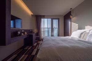 Postel nebo postele na pokoji v ubytování Watermark Hotel Kaohsiung Main Station