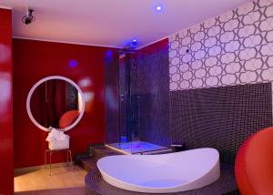 A bathroom at HM MotelHotel