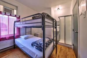 Postel nebo postele na pokoji v ubytování Hotel Mini Inc