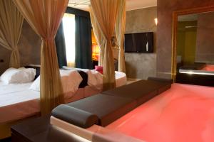 A bed or beds in a room at HM MotelHotel
