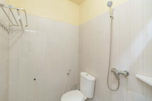 RedDoorz Syariah @ Mora Garden Bungo的一间浴室