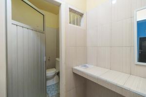 RedDoorz Syariah @ Mora Garden Bungo的一间浴室