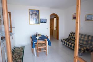 Kép Sea Front Apartment 5 beds with balcony 250 meters from the beach szállásáról Case San Marcóban a galériában
