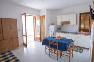 Kép Sea Front Apartment 5 beds with balcony 250 meters from the beach szállásáról Case San Marcóban a galériában