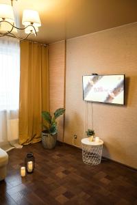 En TV eller et underholdningssystem på Apartments on Volgogradskaya