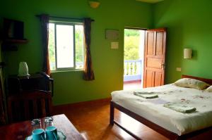 Postel nebo postele na pokoji v ubytování Avalon Inn