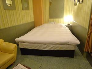 HOTEL Rplus 東松山にあるベッド