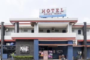 a hotel ramzan indian restaurant with a sign on top at RedDoorz Plus near Tambun Station in Bekasi