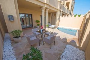 Gallery image of Luxurious 3BR Townhouse with Maid's & Private Pool in Palm Jumeirah in Dubai