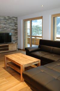 TV at/o entertainment center sa Chalet Mila