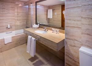 
a bathroom with a sink, toilet and bathtub at Mediterraneo Bay Hotel & Resort in Roquetas de Mar
