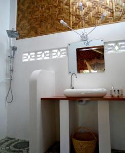 Bilik mandi di Nypa Style Resort Camiguin