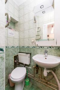 a bathroom with a toilet and a sink at Квартира подобово біля Площі Ринок вулиця Староєврейська 17 in Lviv