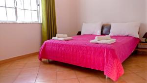En eller flere senge i et værelse på Villas Nobre