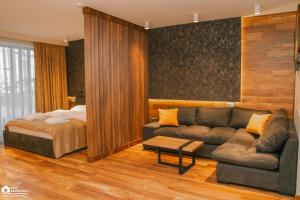 Posezení v ubytování New Gudauri Atrium Apartment 202 + 37 fotografií