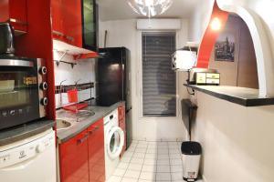 Una cocina o zona de cocina en Monyhome, Appt 4pers 5mn walk RER A et Mall Val d'Europe-Disney